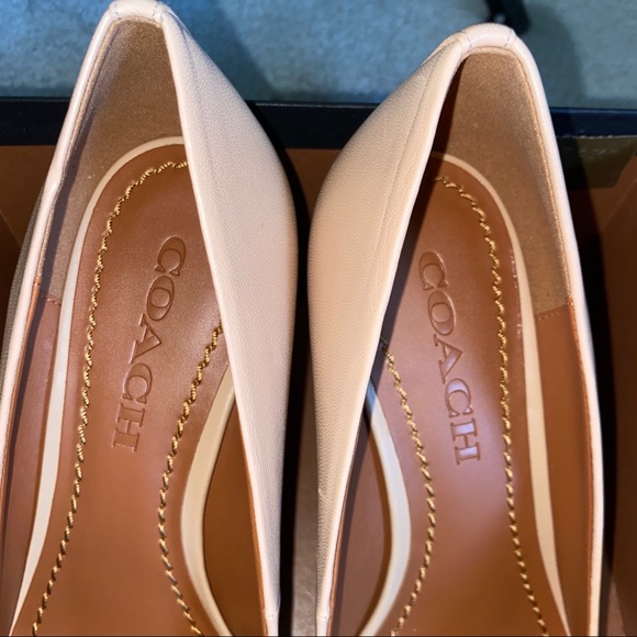 BNIB! COACH Pump - Picture 5 of 7